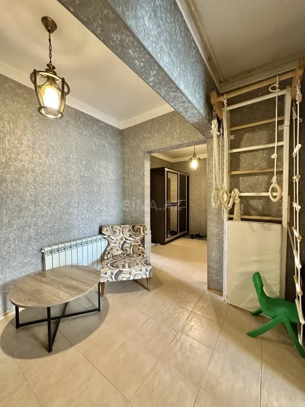 Satılır 5 otaqlı mənzil 100 m²
