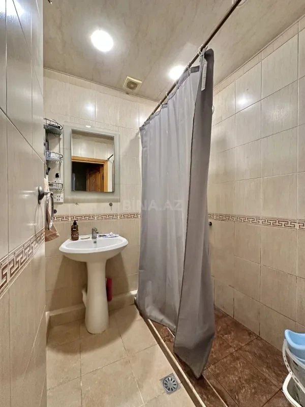 Satılır 5 otaqlı mənzil 100 m²