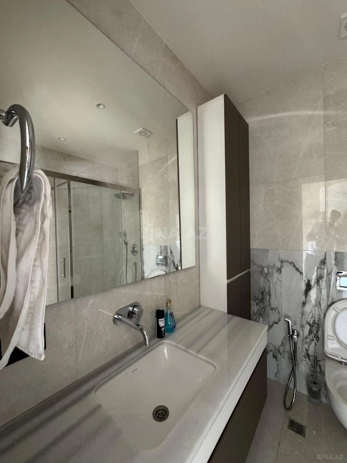 Satılır 2 otaqlı mənzil 101 m²