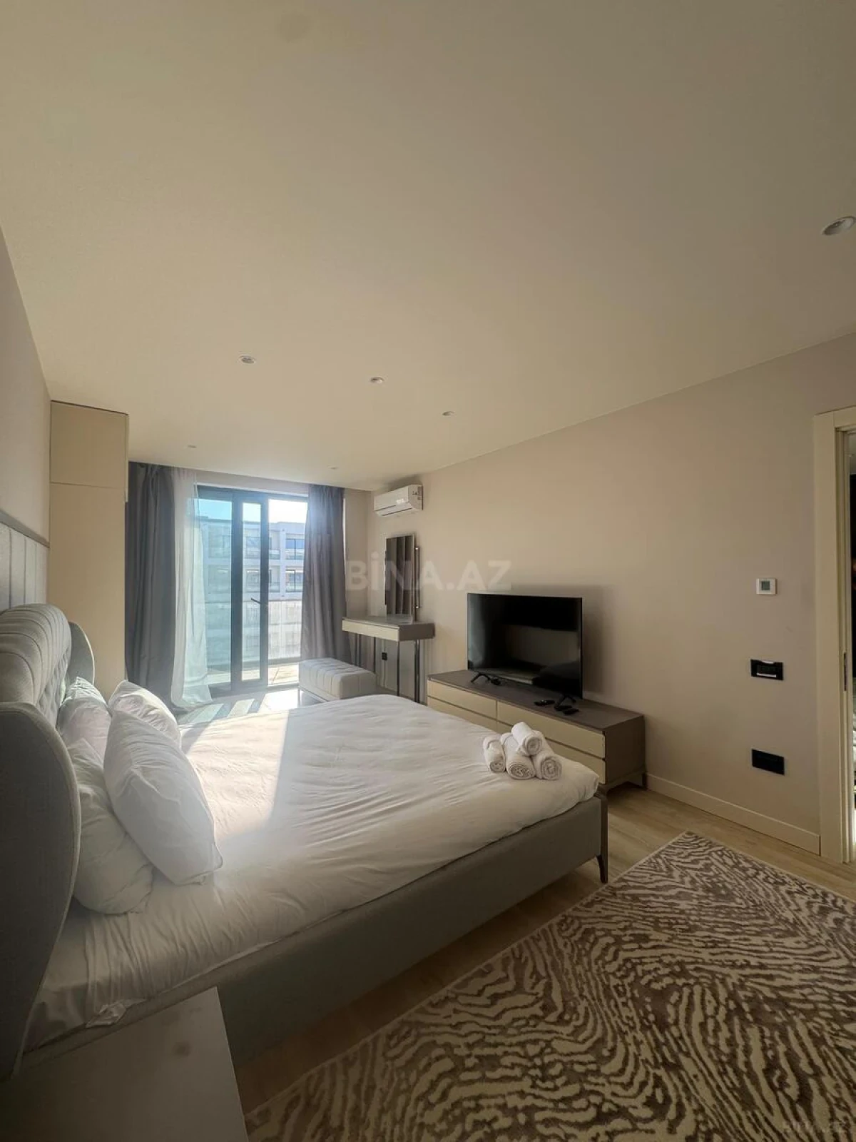 Satılır 2 otaqlı mənzil 101 m²