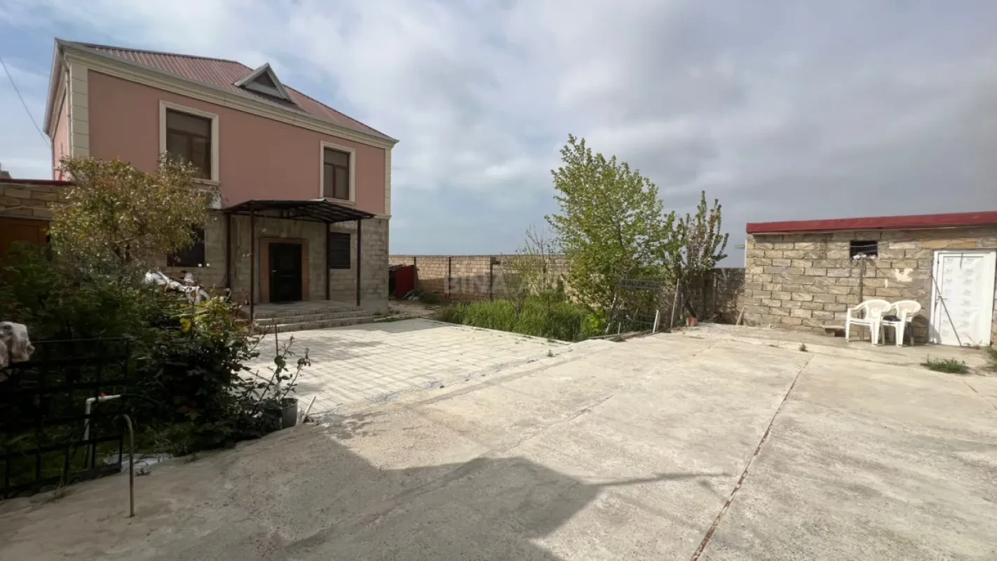 Satılır 5 otaqlı həyət evi 140 m²