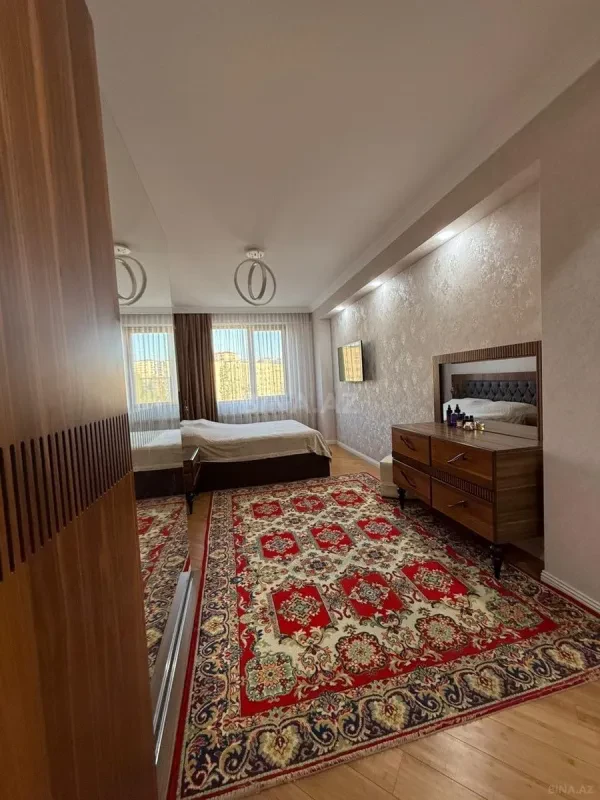 Satılır 2 otaqlı mənzil 88 m²