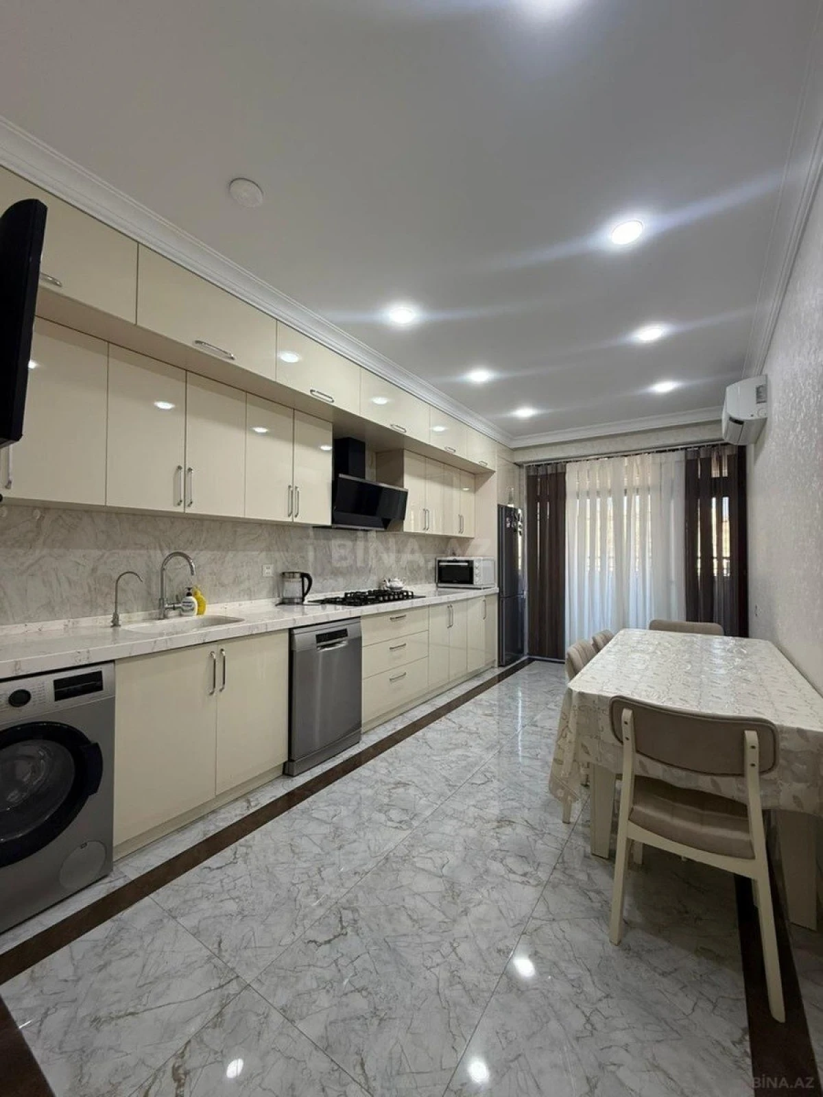 Satılır 2 otaqlı mənzil 88 m²