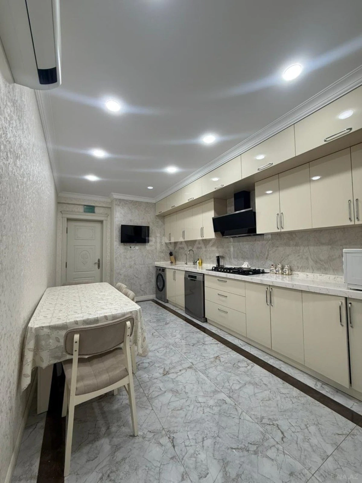 Satılır 2 otaqlı mənzil 88 m²