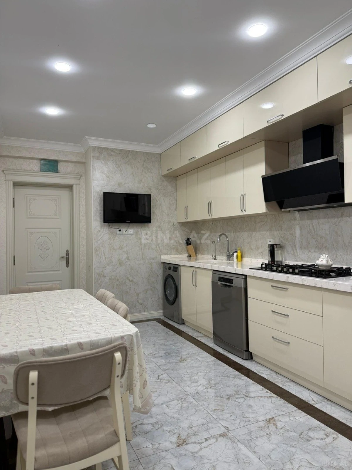 Satılır 2 otaqlı mənzil 88 m²