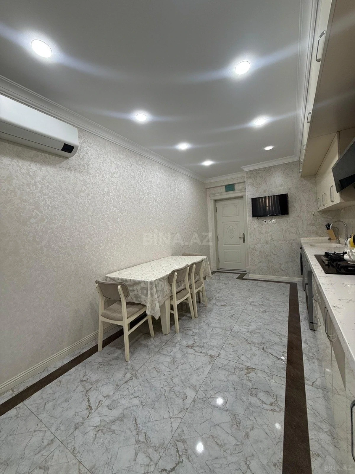 Satılır 2 otaqlı mənzil 88 m²