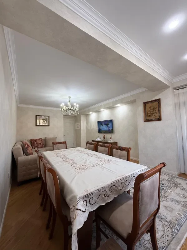 Satılır 2 otaqlı mənzil 88 m²