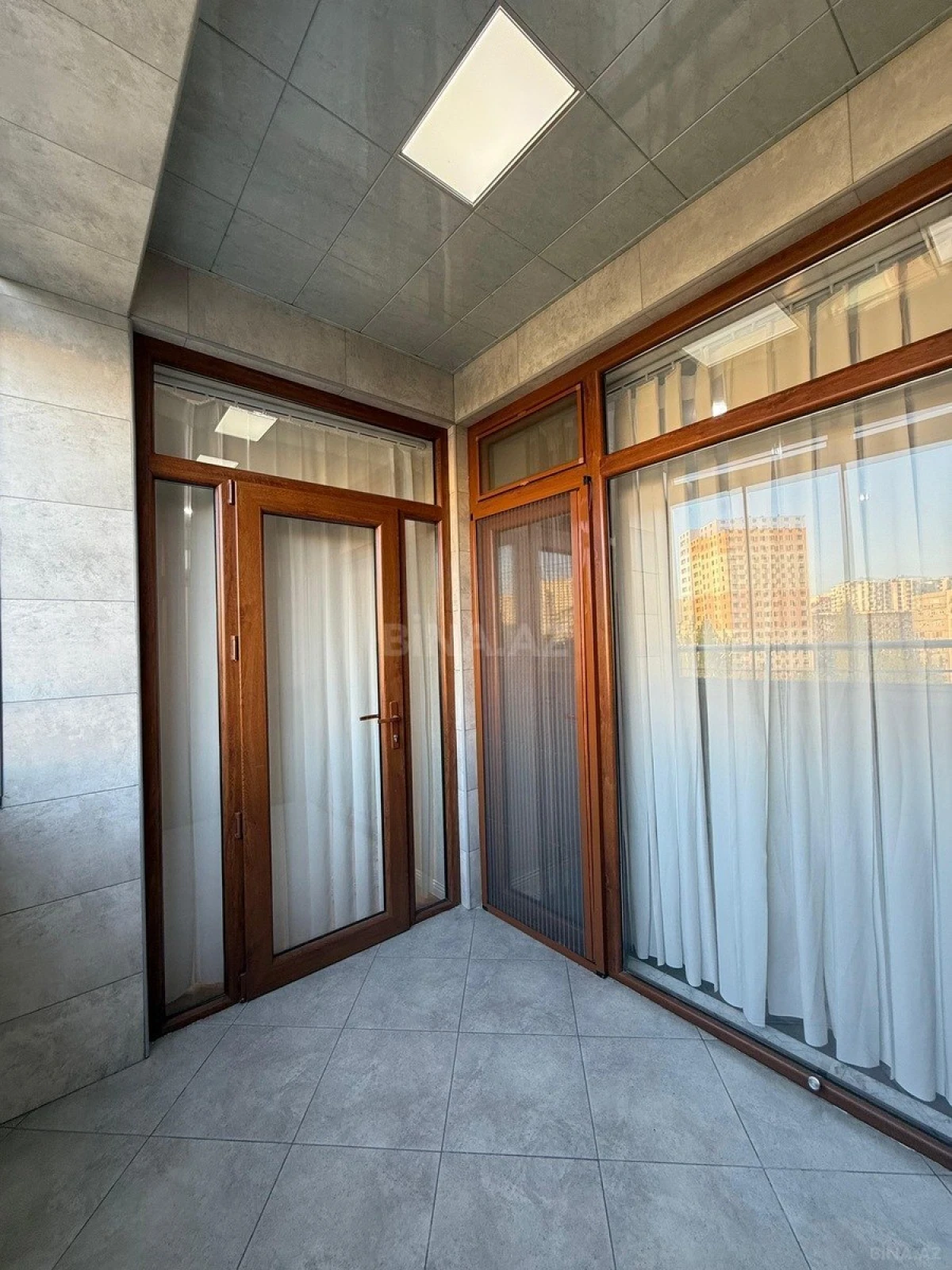 Satılır 2 otaqlı mənzil 88 m²