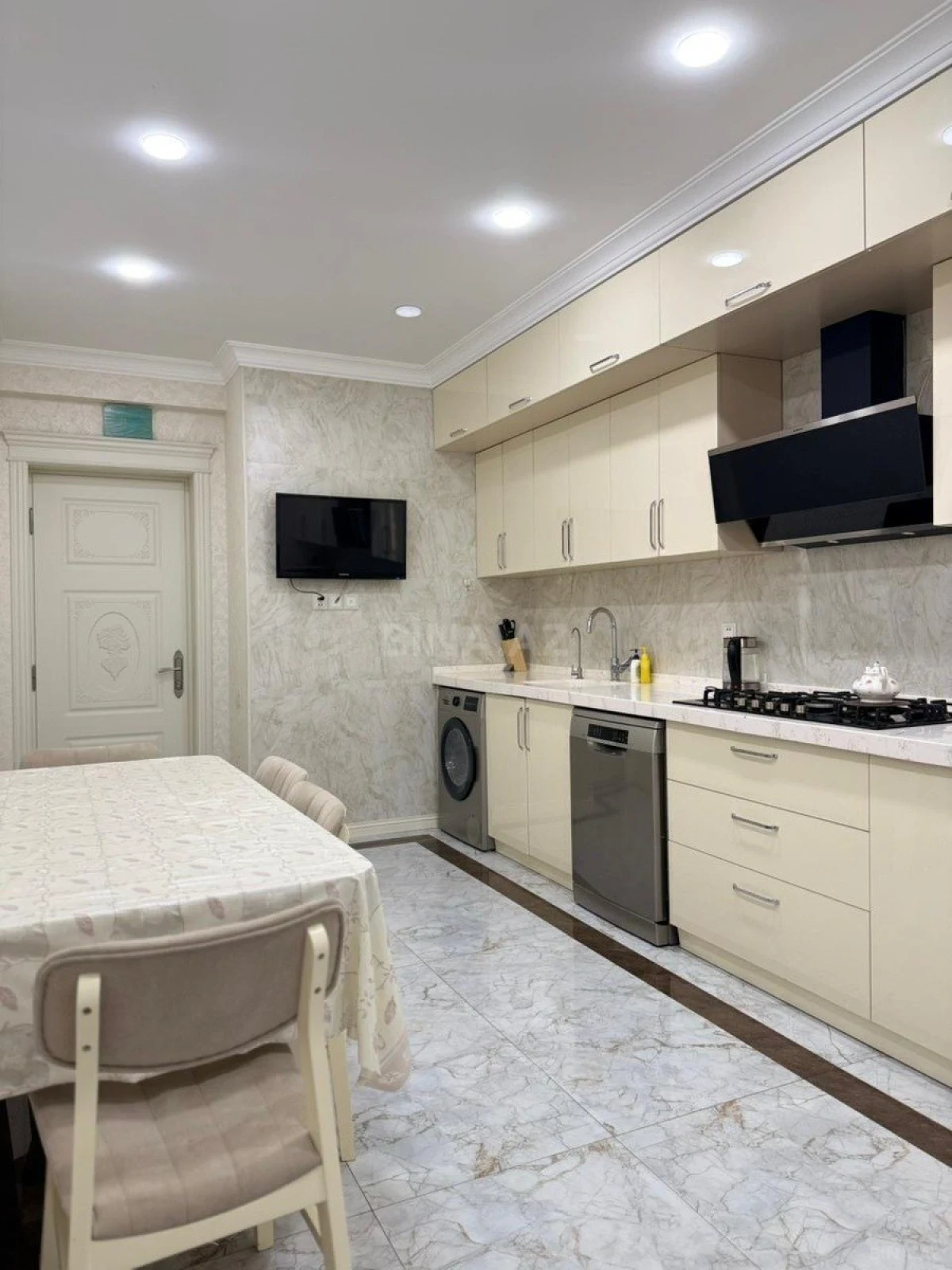 Satılır 2 otaqlı mənzil 88 m²