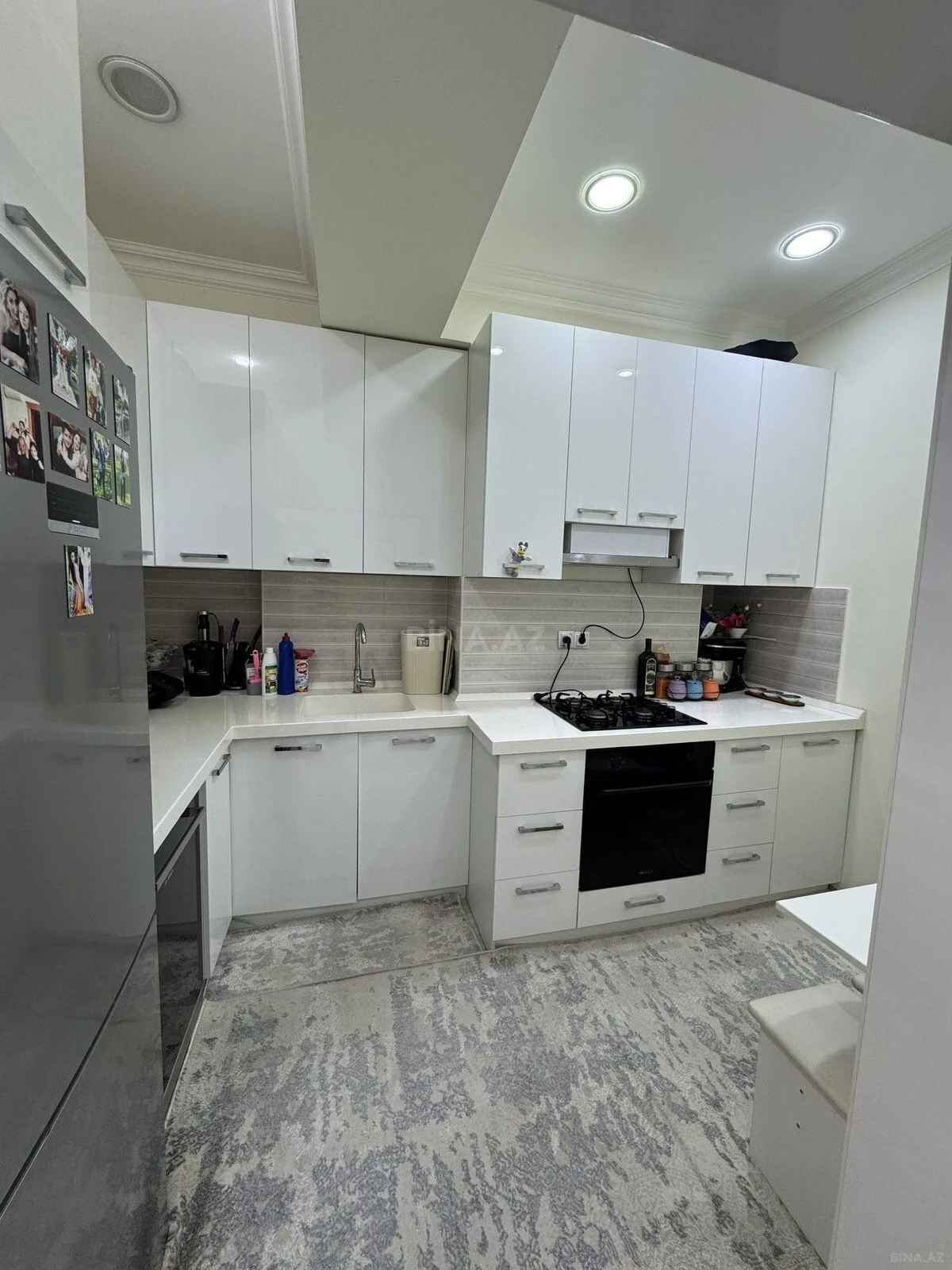 Satılır 2 otaqlı mənzil 63 m²