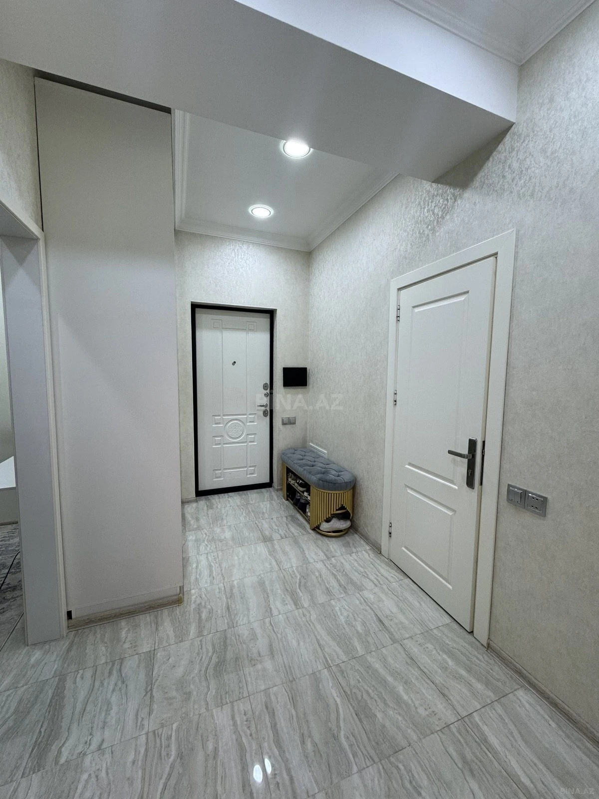 Satılır 2 otaqlı mənzil 63 m²