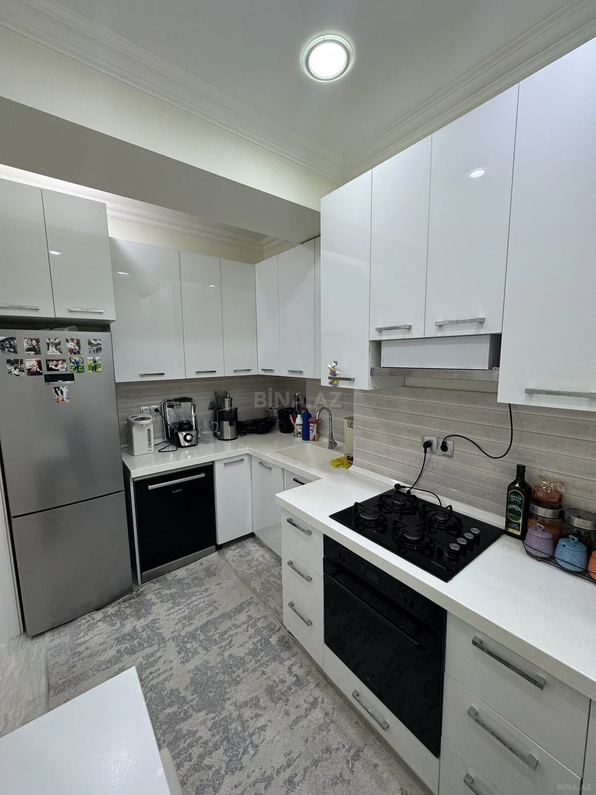 Satılır 2 otaqlı mənzil 63 m²