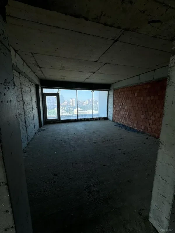 Satılır 3 otaqlı mənzil 158 m²