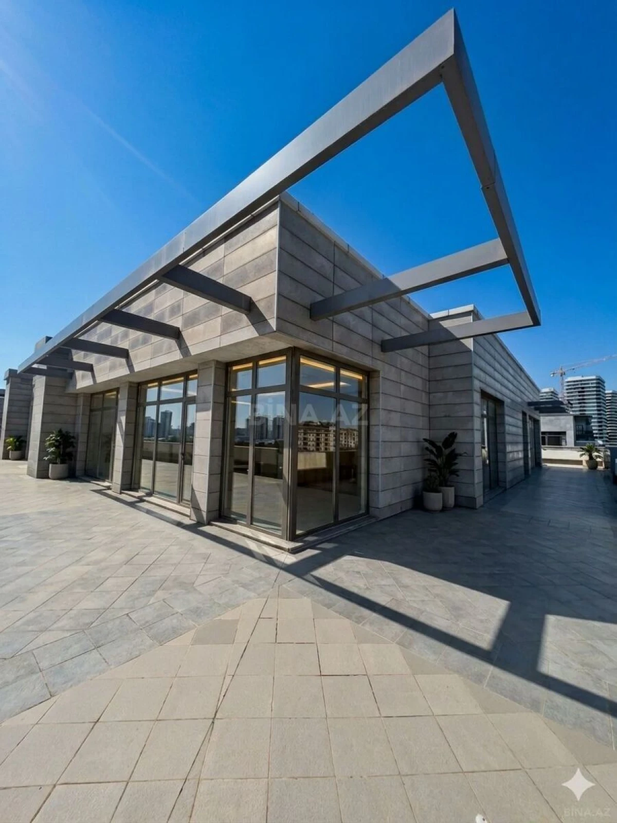 Satılır 10 otaqlı mənzil 755 m²