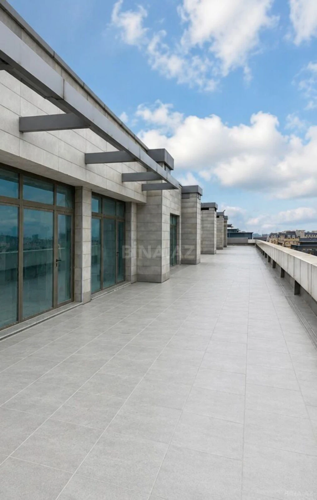 Satılır 10 otaqlı mənzil 755 m²