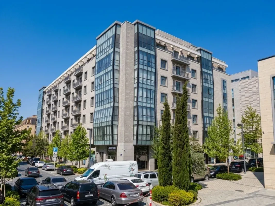 Satılır 10 otaqlı mənzil 755 m²