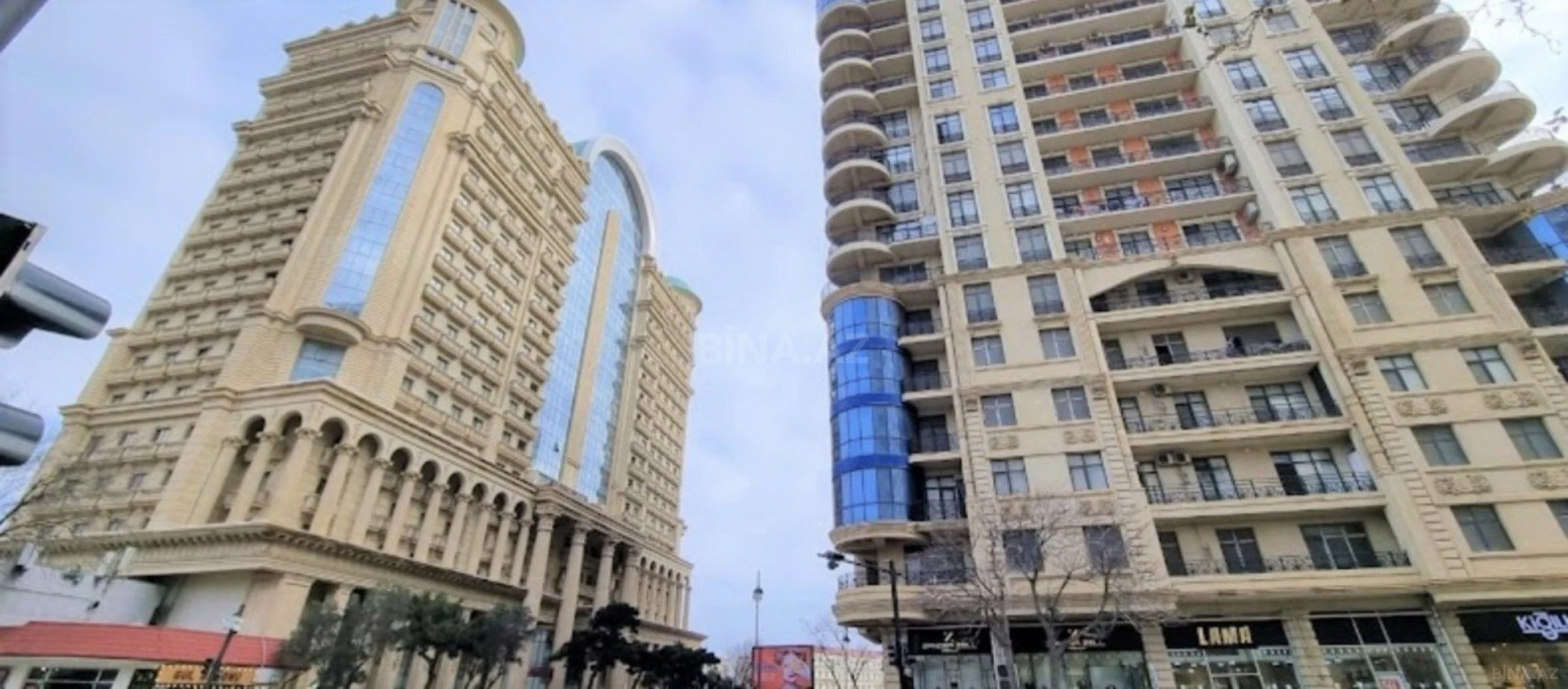 Satılır 4 otaqlı mənzil 322 m²