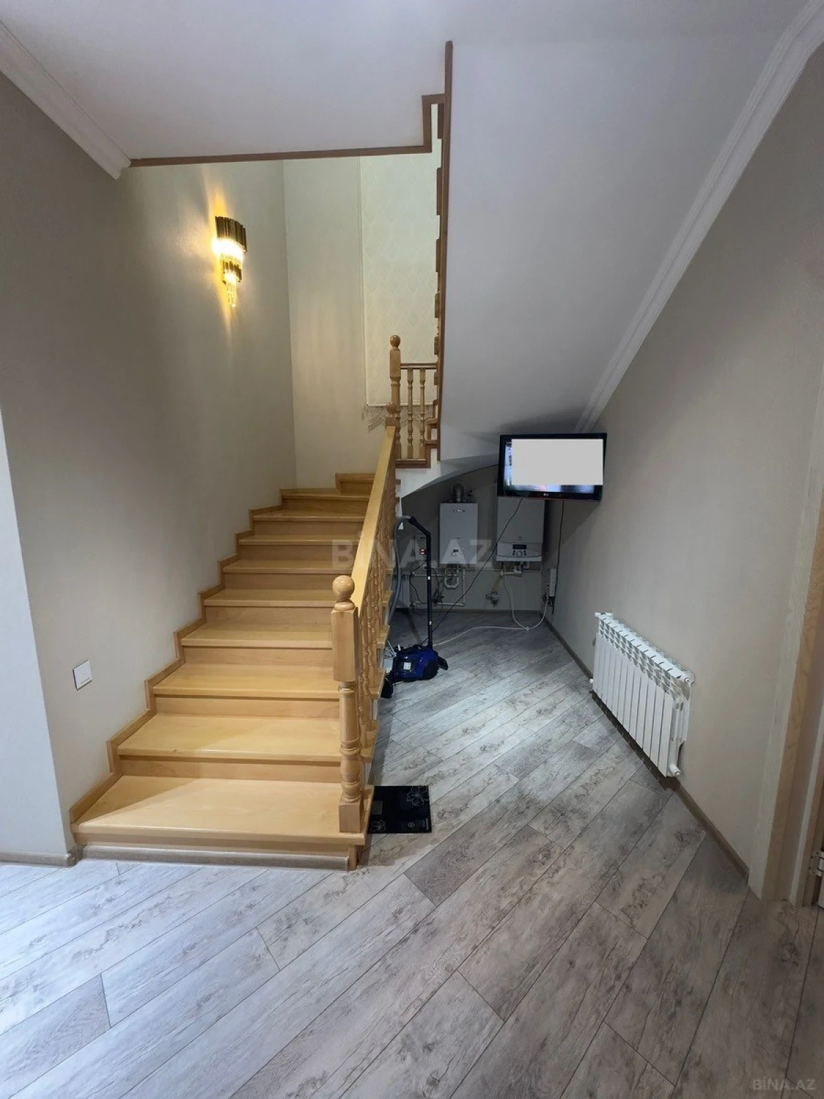 Satılır 6 otaqlı həyət evi 325 m²