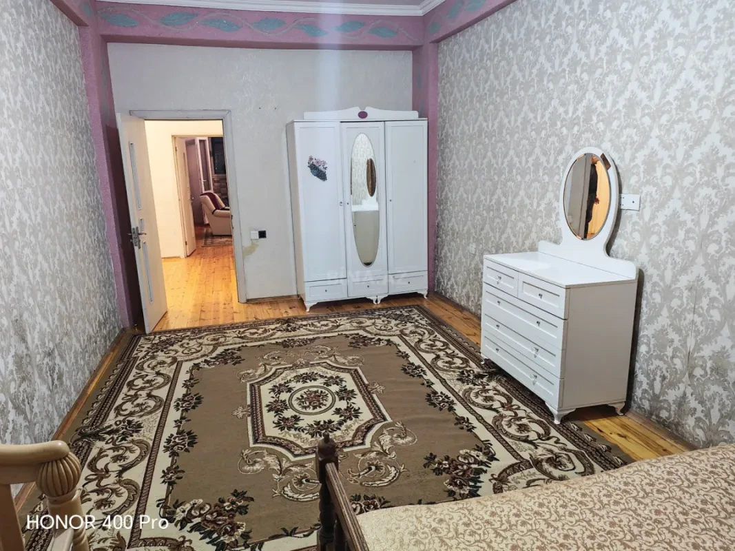 Kirayə verilir 2 otaqlı mənzil 70 m²