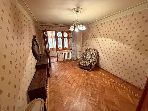 Satılır 4 otaqlı mənzil 80 m²