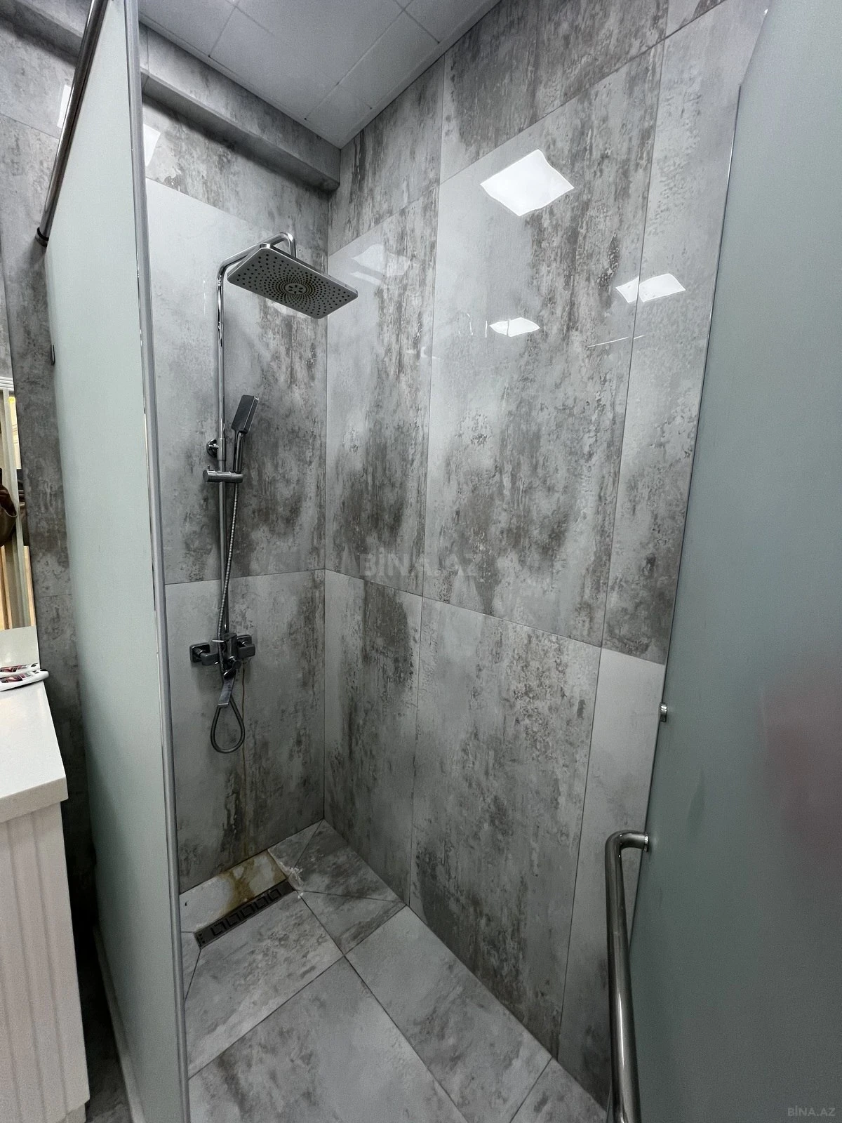 Satılır 2 otaqlı mənzil 76 m²