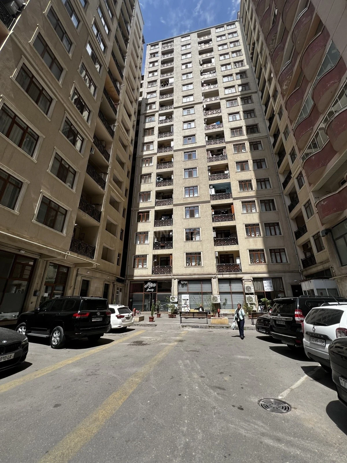Satılır 2 otaqlı mənzil 76 m²