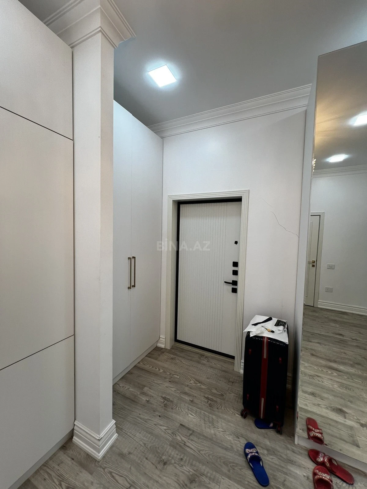 Satılır 2 otaqlı mənzil 76 m²