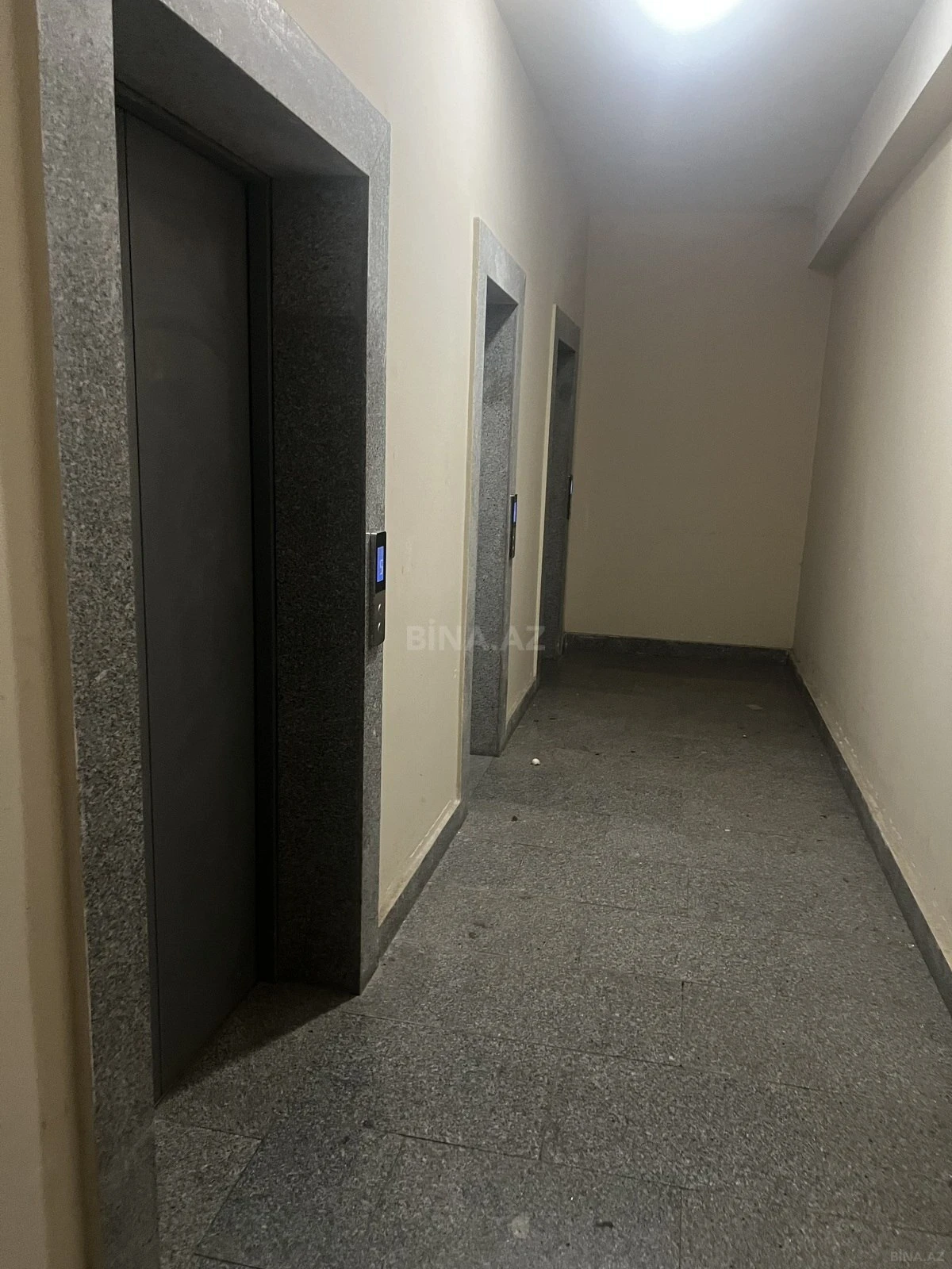 Satılır 2 otaqlı mənzil 76 m²