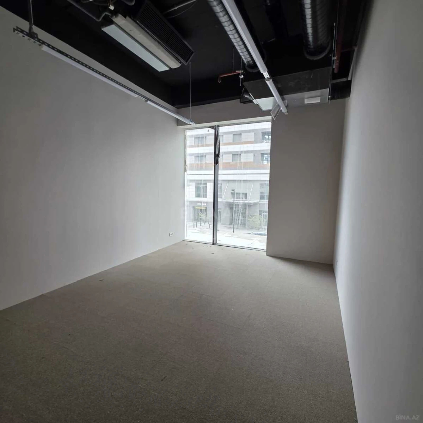 Satılır 4 otaqlı ofis 197 m²