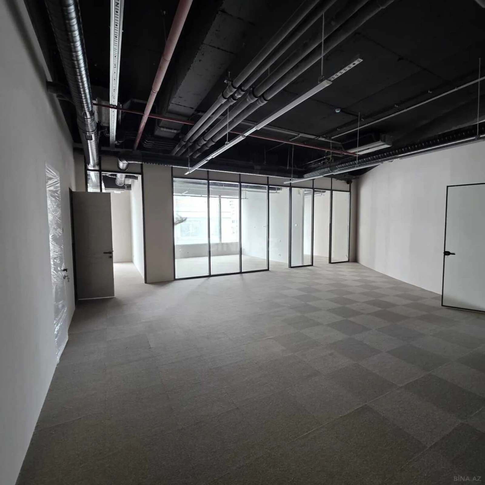 Satılır 4 otaqlı ofis 197 m²