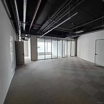 Satılır 4 otaqlı ofis 197 m²