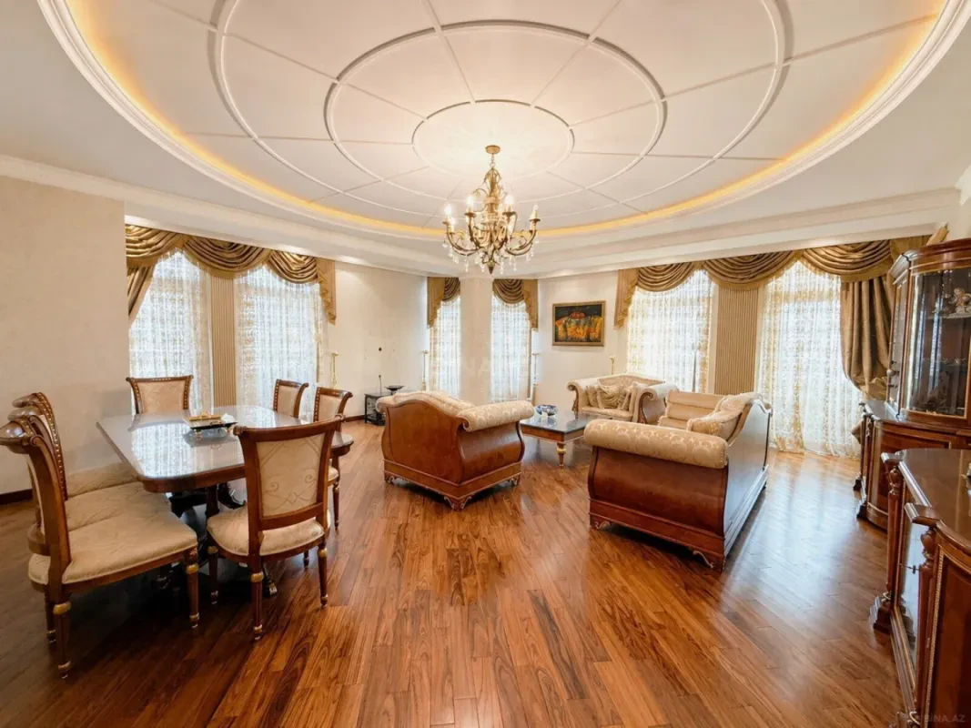 Satılır 4 otaqlı mənzil 220 m²
