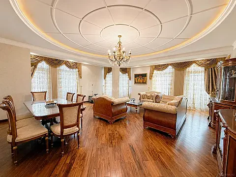Satılır 4 otaqlı mənzil 220 m² — Bakı 4 otaq 220.00 m²