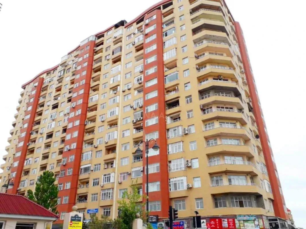 Satılır 4 otaqlı mənzil 185 m²