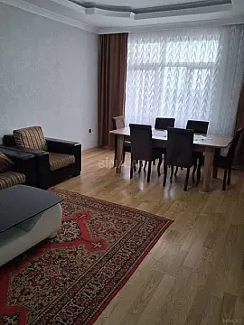 Kirayə verilir 2 otaqlı mənzil 90 m²
