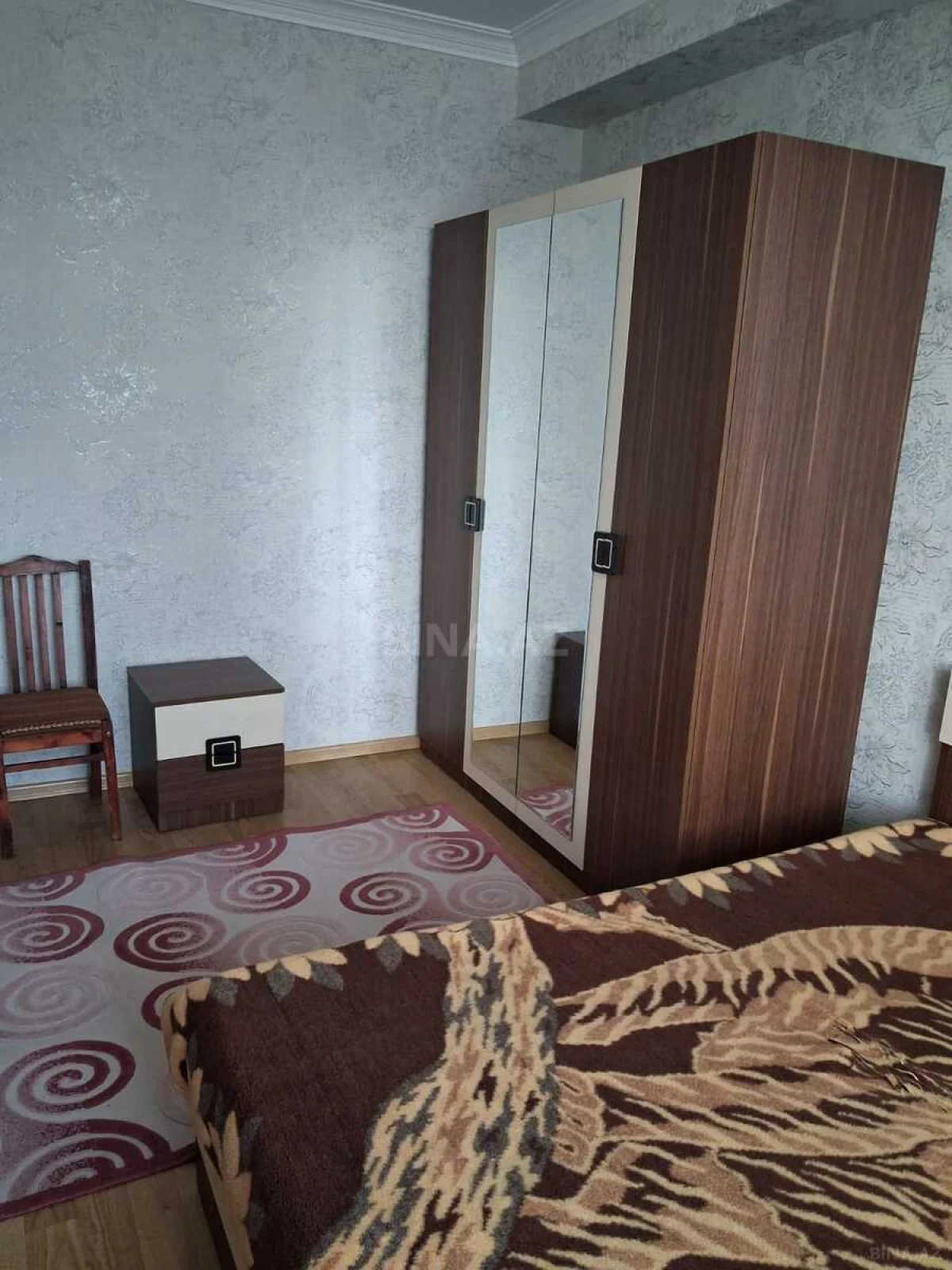Kirayə verilir 2 otaqlı mənzil 90 m²