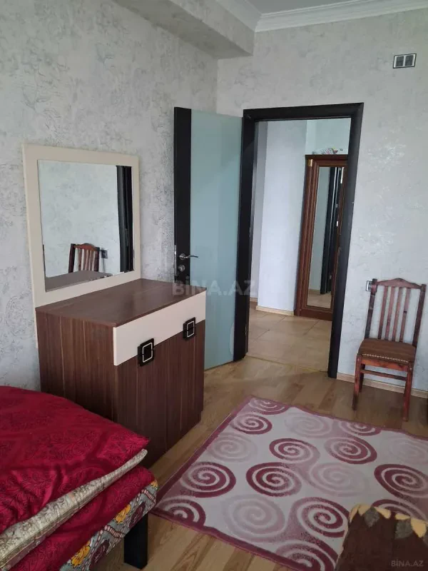Kirayə verilir 2 otaqlı mənzil 90 m²