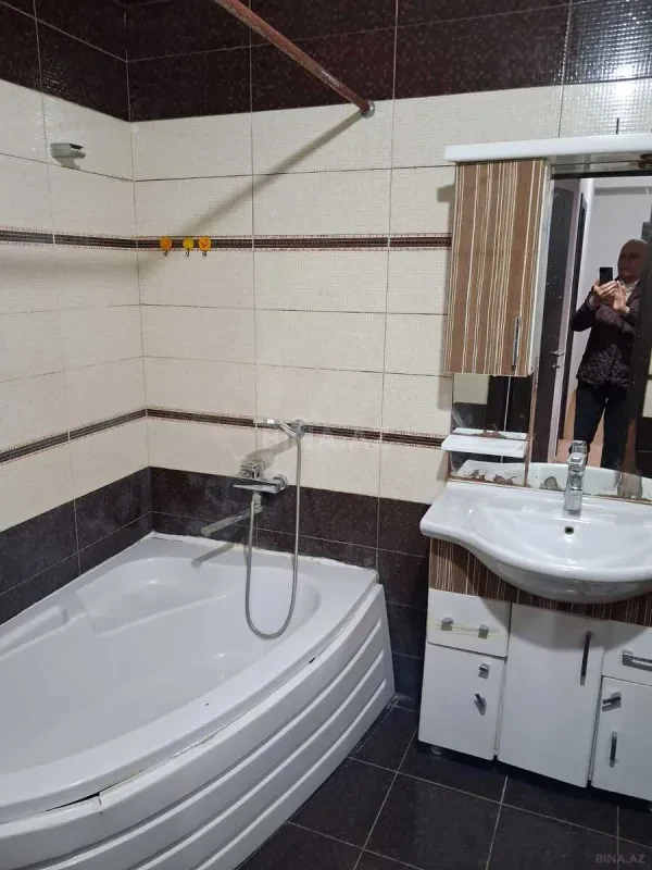Kirayə verilir 2 otaqlı mənzil 90 m²