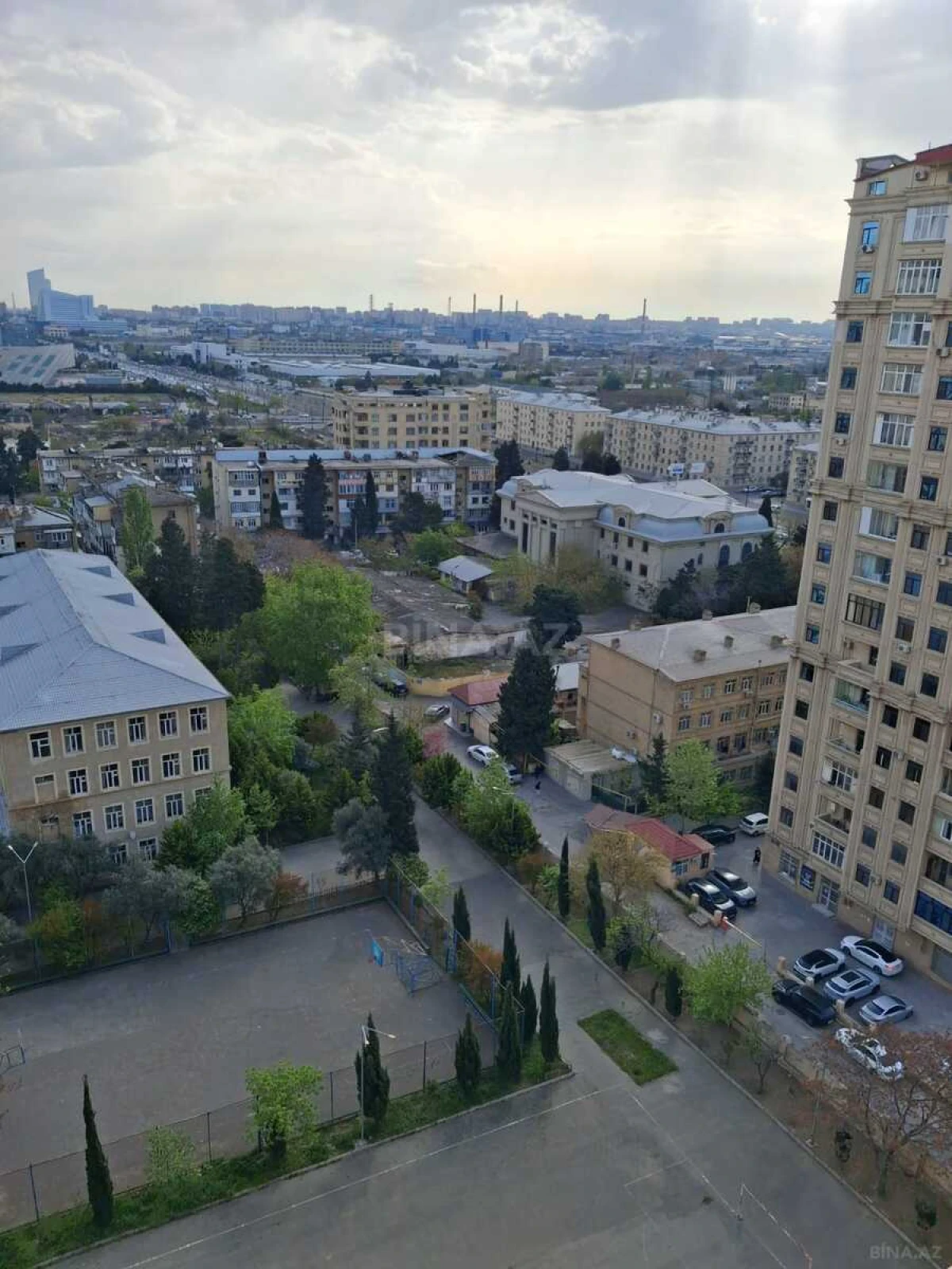 Kirayə verilir 2 otaqlı mənzil 90 m²