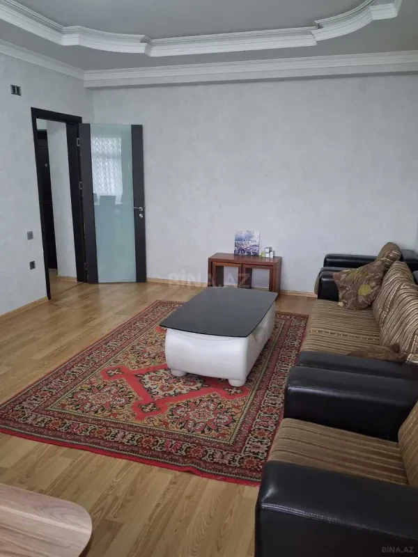 Kirayə verilir 2 otaqlı mənzil 90 m²