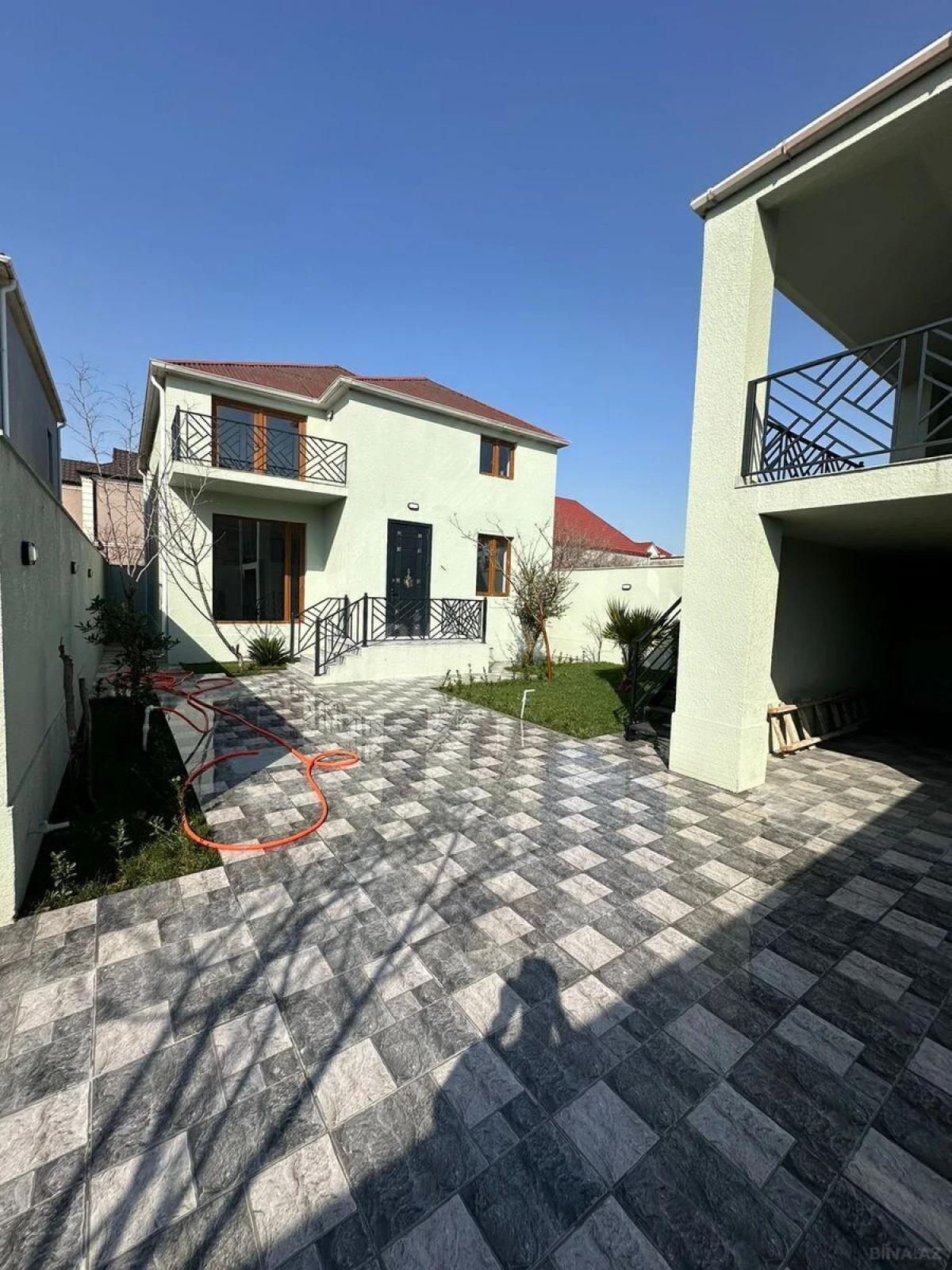 Satılır 6 otaqlı həyət evi 180 m²