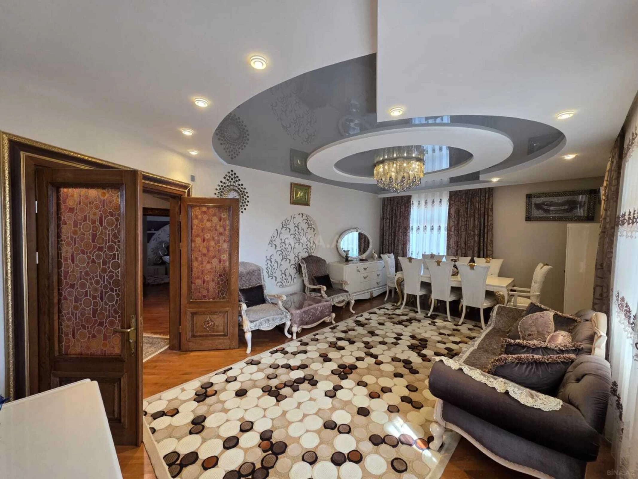 Kirayə verilir 3 otaqlı mənzil 124 m²