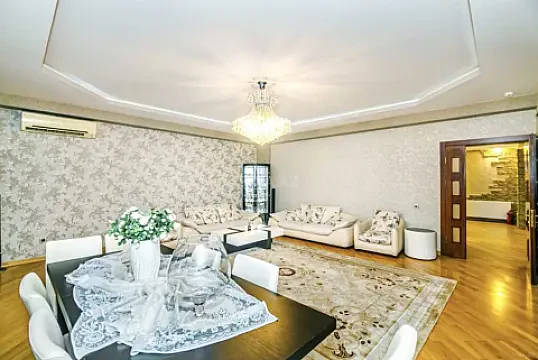 Kirayə verilir 3 otaqlı mənzil 220 m² — Bakı 3 otaq 220.00 m²