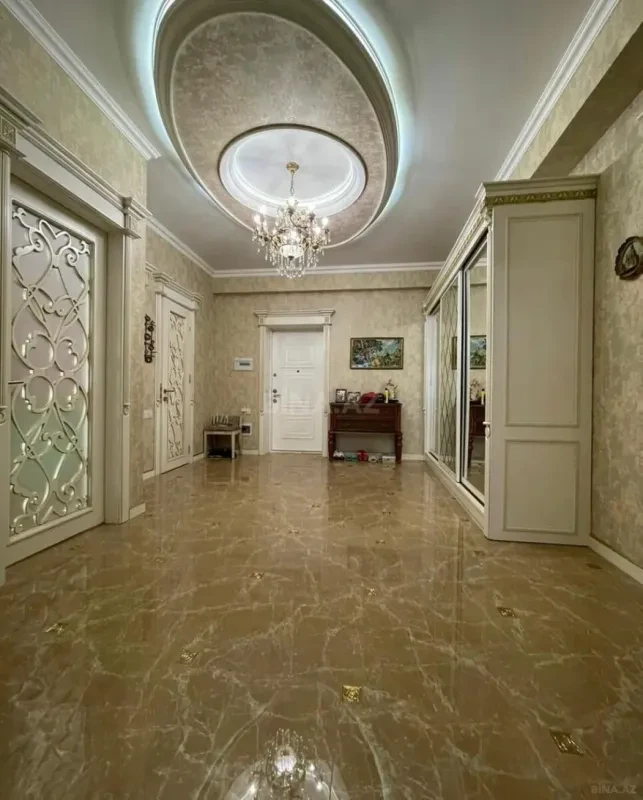 Satılır 4 otaqlı mənzil 112 m²