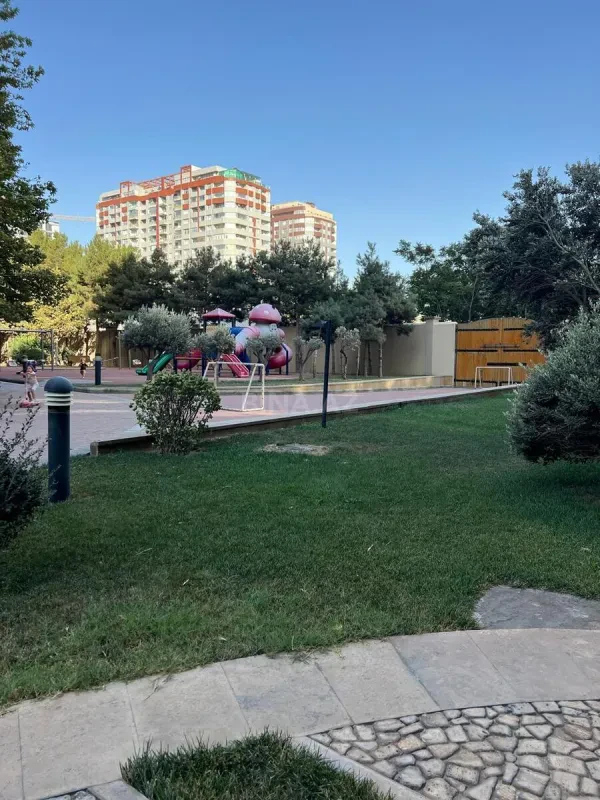 Kirayə verilir 3 otaqlı mənzil 200 m²