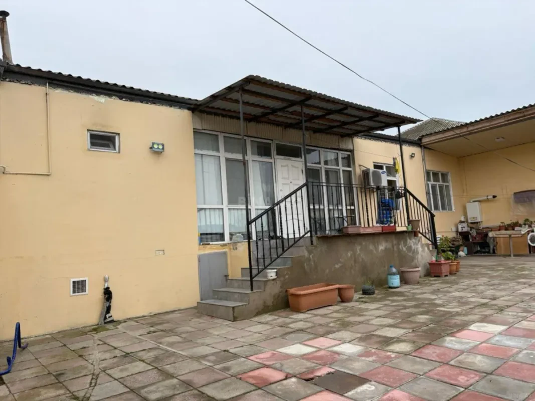 Satılır 6 otaqlı həyət evi 170 m²