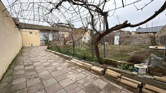 Satılır 6 otaqlı həyət evi 170 m²