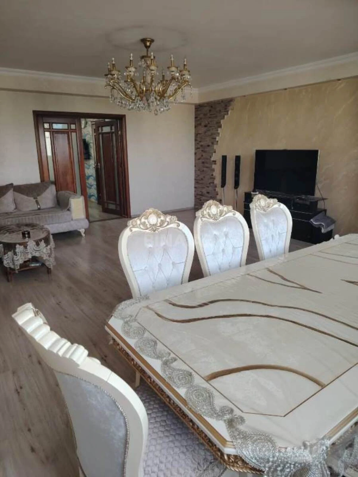 Satılır 4 otaqlı mənzil 120 m²