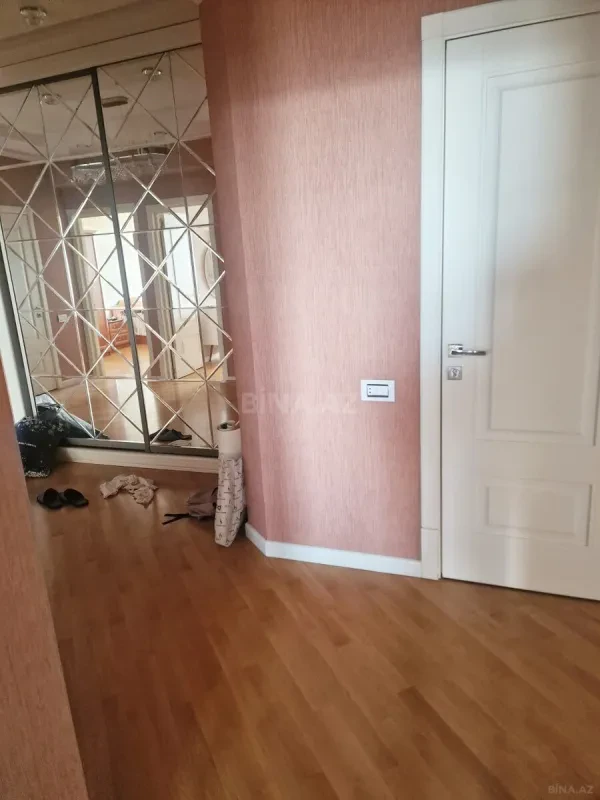 Kirayə verilir 3 otaqlı mənzil 130 m²