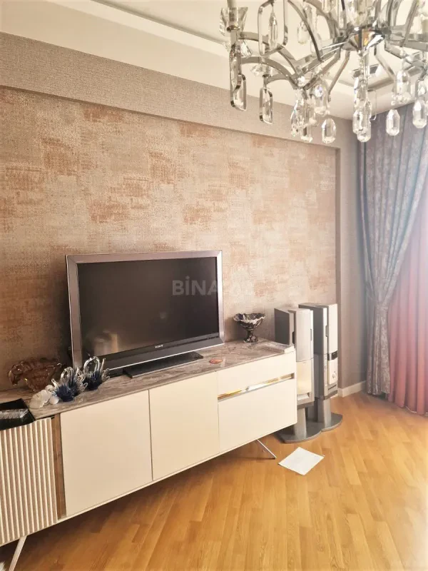 Kirayə verilir 3 otaqlı mənzil 130 m²